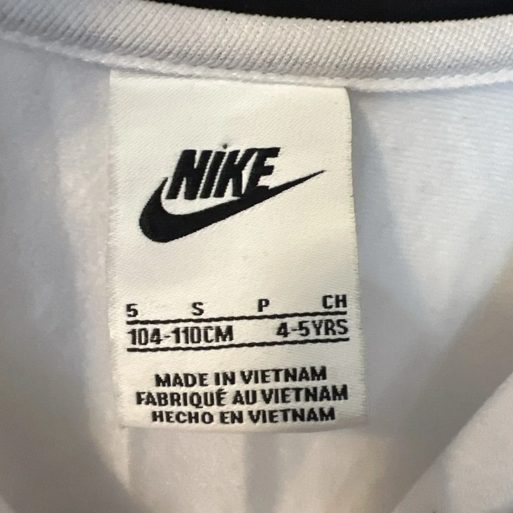 Nike Boys Toddler Zipup Jacket Size Size Small (4-5) Black and White‎ Swoosh